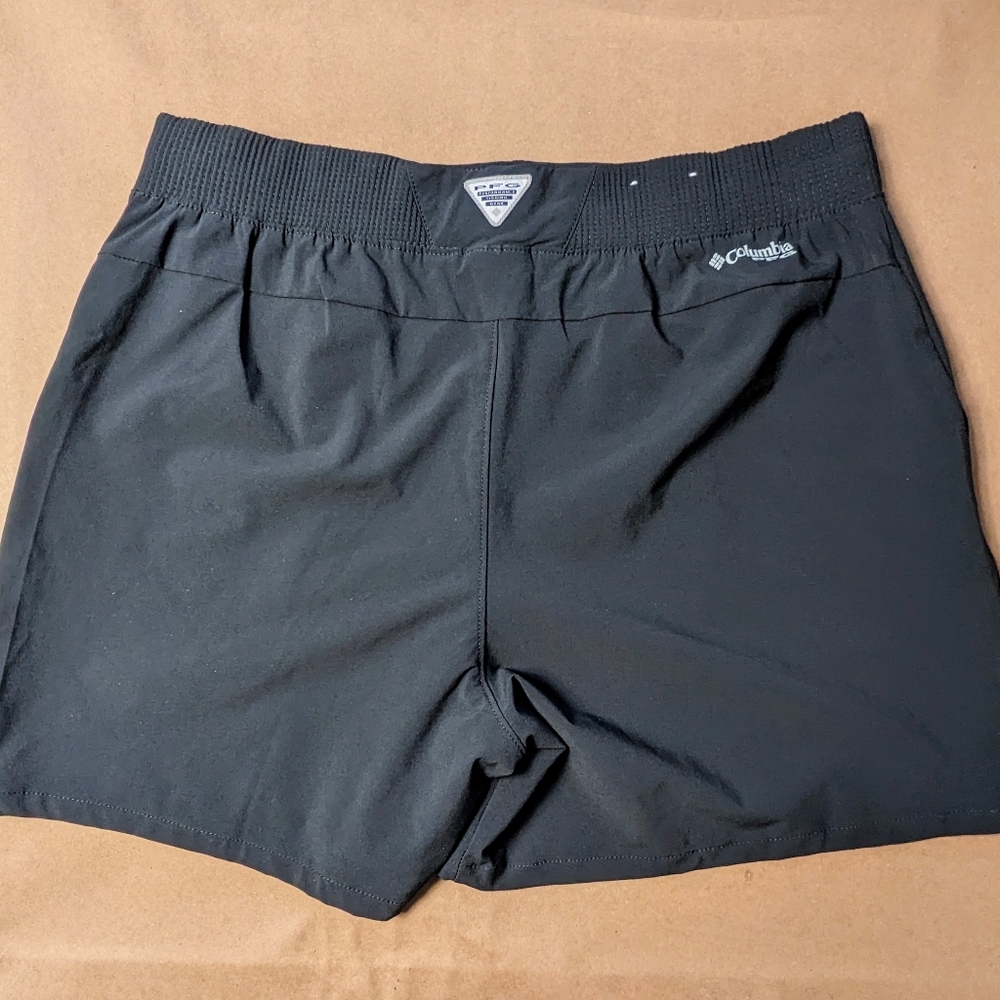 Columbia PFG Shorts (Size L)